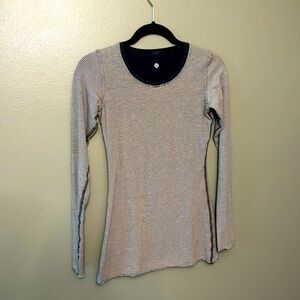 Lululemon Cabin Long Sleeve reversible w/thumb holes Black & Grey Stripe